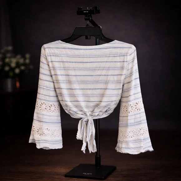 Hayden - Striped Blouse with Lace - Picture 9 of 9